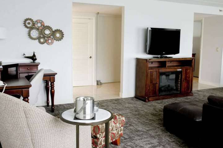 Room 17 of 38